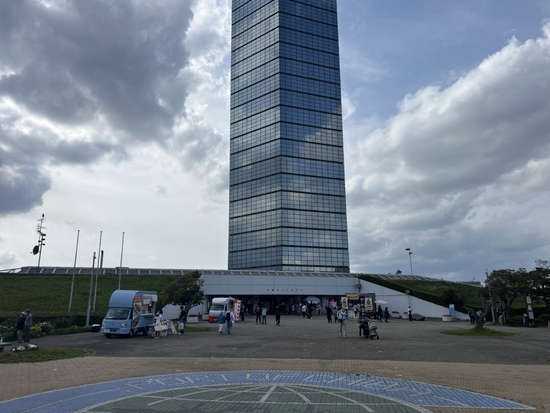 タワー前広場